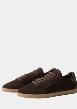 Кеды Zegna выполнены из замши, объединяя современную эстетику и винтажное вдохновение. Деконструиров